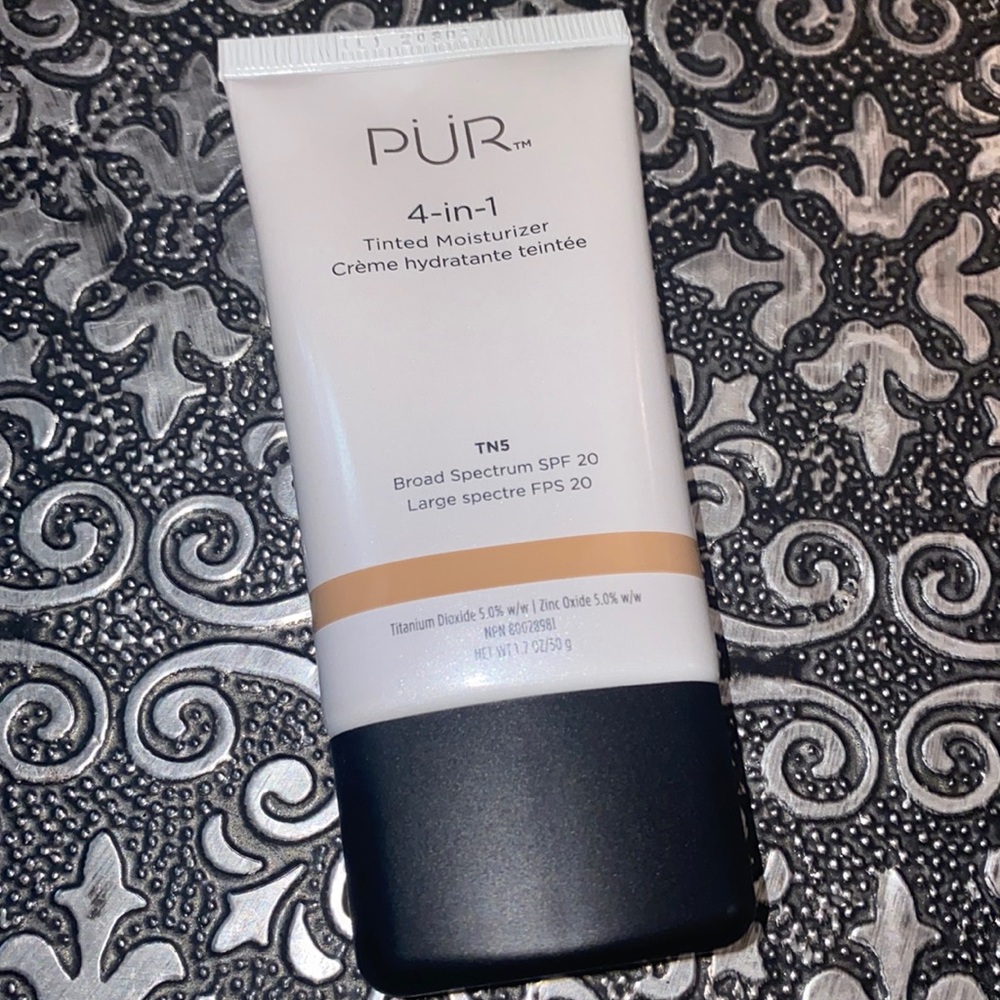 PüR 4-in-1 Tinted Moisturizer
